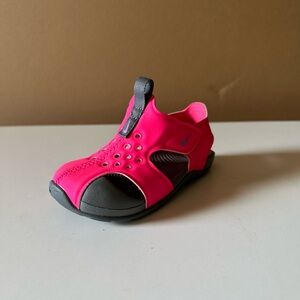 Nike Kids Bright Pink and Dark Gray Sandals
